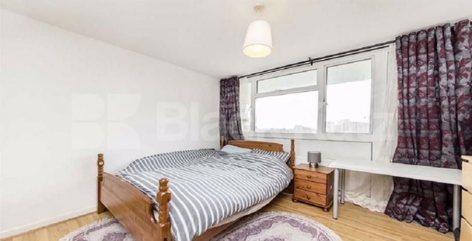 			UNDER OFFER  , 3 Bedroom, 1 bath, 1 reception Apartment			 Deverell street, Borough